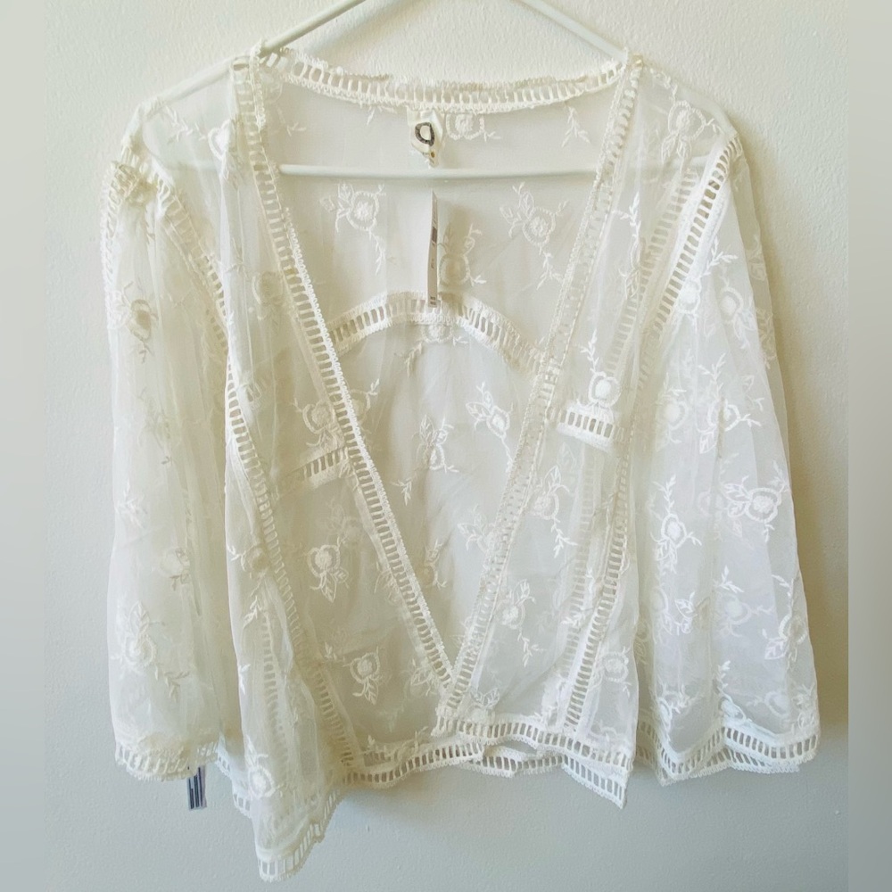 NWT Akemi + Kin Bailey Cropped Lace Kimono one size